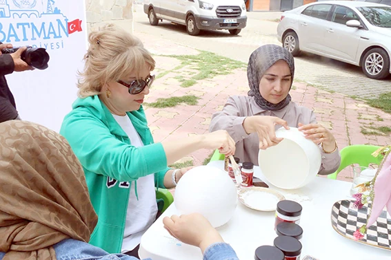 BELEDİYE’DEN ANNELER GÜNÜ’NE ÖZEL GERİ DÖNÜŞÜM ATÖLYESİ