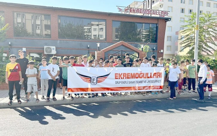 EKREMOĞULLARI ÇOCUKLARIN YÜZÜNÜ GÜLDÜRDÜ