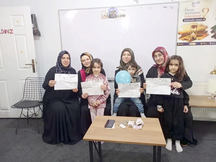 GAZZELİ ÇOCUKLARA BİSİKLET HEDİYE ETTİLER