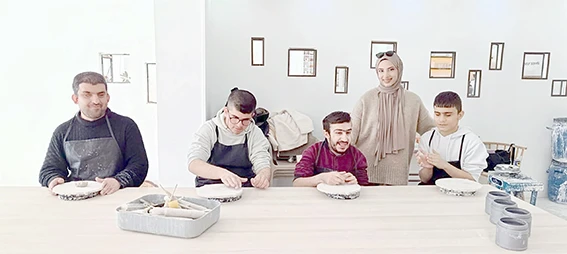 GÖRME ENGELLİ GENÇLER İÇİN SERAMİK ATÖLYESİ ETKİNLİĞİ