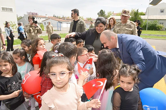 JANDARMA KOMUTANLIĞI MİNİK ÖĞRENCİLERİ AĞIRLADI
