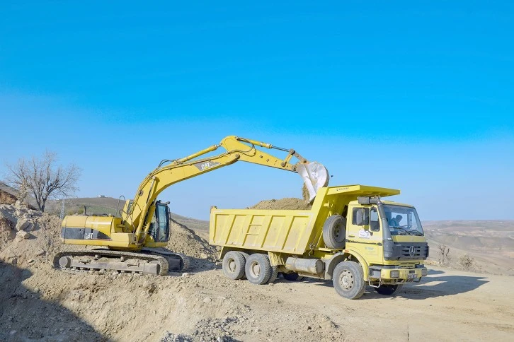 KÖY YOLUNDA GENİŞLETME ÇALIŞMASI TAMAMLANDI