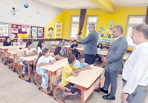 MÜDÜR CİĞER, MEZUNİYET SEVİNCİNE ORTAK OLDU
