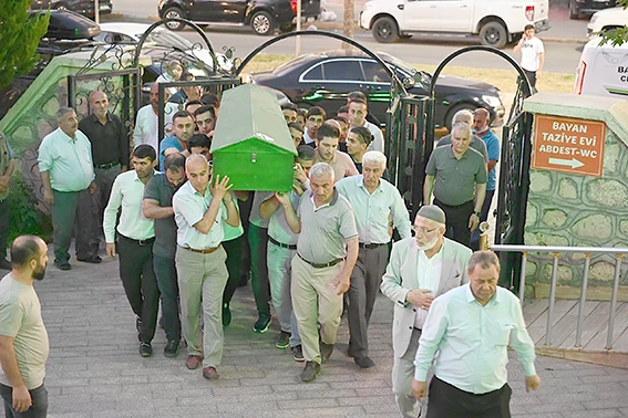 MÜZE MÜDÜRÜ ALPER, TOPRAĞA VERİLDİ