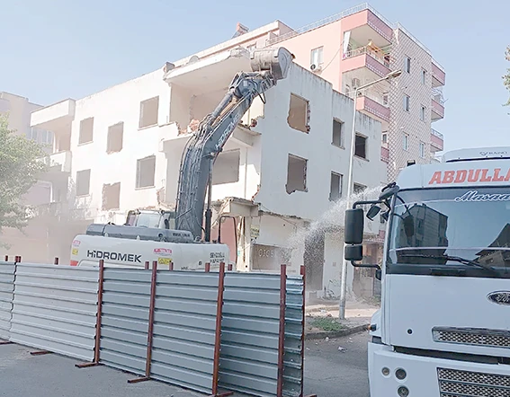 RİSKLİ YAPILARDA DÖNÜŞÜM ÇALIŞMALARI SÜRÜYOR