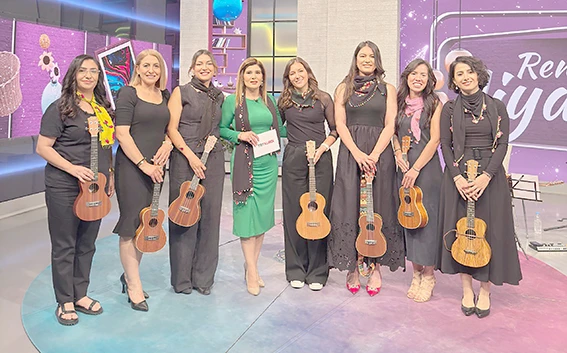ÖĞRETMENLER TRT KÛRDÎ’DE ŞARKI SÖYLEDİ