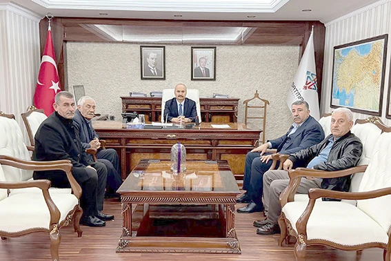 MİNİBÜSÇÜLER ODASI YÖNETİMİ VALİ CANALP’I ZİYARET ETTİ