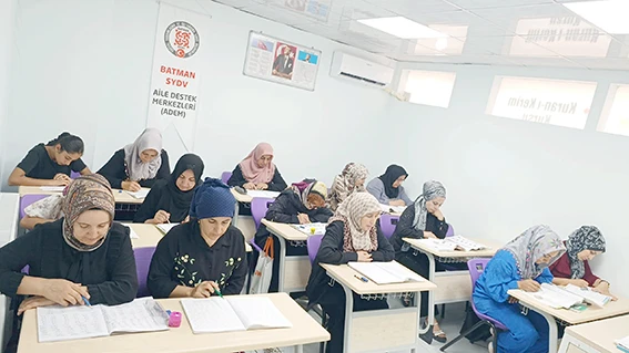 OKUMA YAZMA KURSUYLA YENİ BİR BAŞLANGIÇ