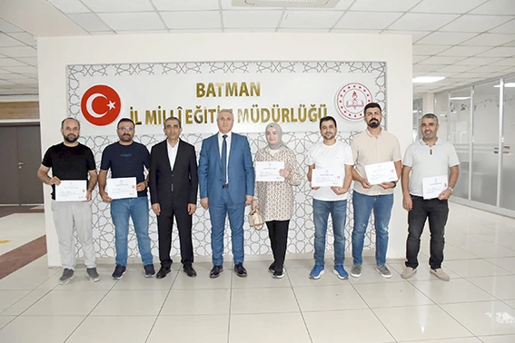 ÖZVERİLİ ÖĞRETMENLERE BAŞARI BELGELERİ TAKDİM EDİLDİ