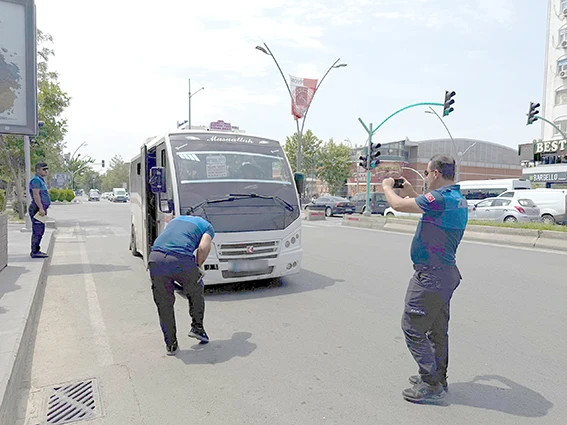 TOPLU TAŞIMA ARAÇLARINI DENETLEDİ