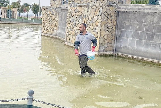 HAVUZ VE ŞELALELERİN BAKIMI ARALIKSIZ SÜRÜYOR