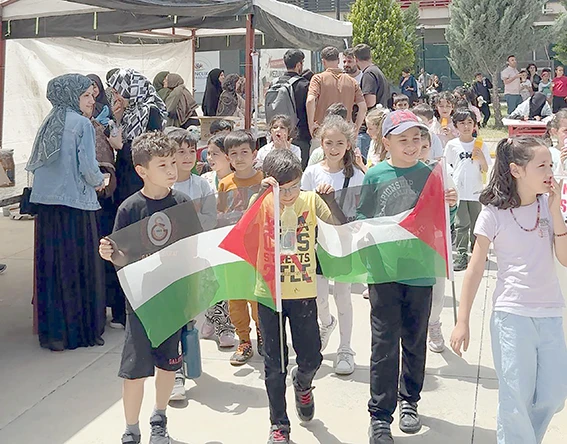 BATÜ'DE GAZZE YARARINA KERMES DÜZENLENDİ