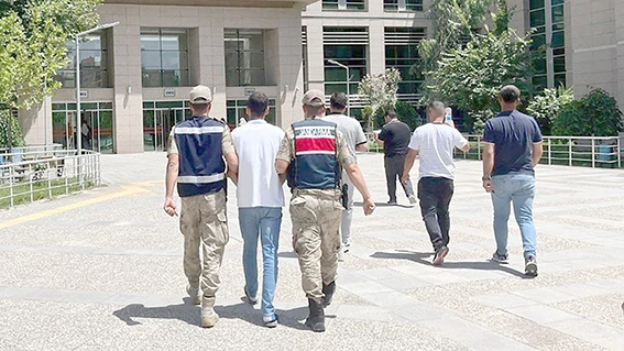 SİLAHLA YAĞMA ZANLISI TUTUKLANDI