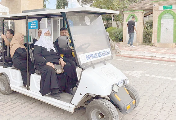 MEZARLIK ZİYARETLERİNE GOLF ARABASI KOLAYLIĞI