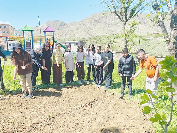 ÖĞRENCİLER VERİMSİZ ALANLARI DEĞERLENDİRDİ