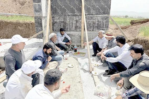 BAŞKAN ŞAHİN’DEN 1 MAYIS’TA İNŞAAT İŞÇİLERİNE ZİYARET