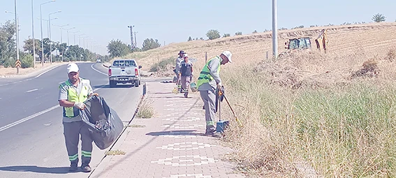 ÇEVRE YOLLARINDA KAPSAMLI TEMİZLİK ÇALIŞMASI