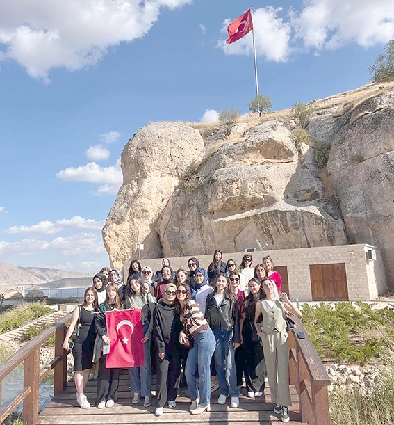 KIZ YURDU ÖĞRENCİLERİ HASANKEYF’İ GEZDİ