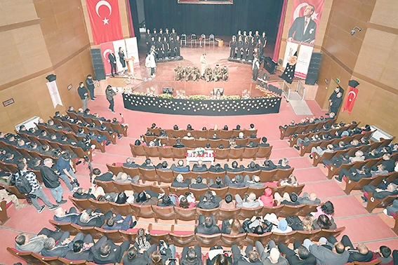 ATATÜRK, TÖRENLERLE ANILDI