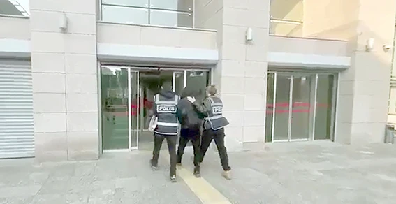 ARA&Ccedil; HIRSIZLIĞI OLAYINDA 2 Ş&Uuml;PHELİ YAKALANDI