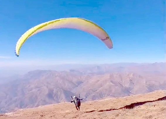 MERETO ZİRVESİNDE YAMAÇ PARAŞÜTÜ HEYECANI