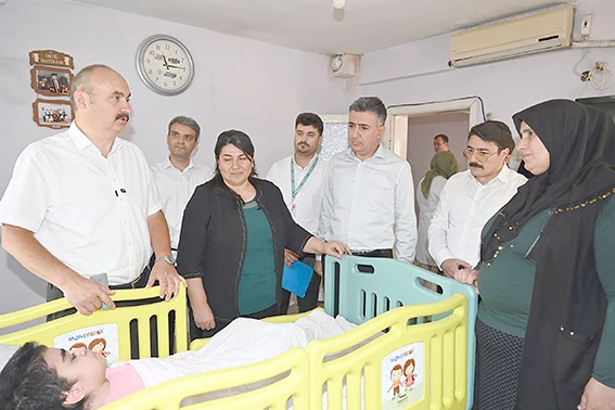 YATAĞA BAĞIMLI YAŞAYAN SİMANUR, HASTA YATAĞINA KAVUŞTU