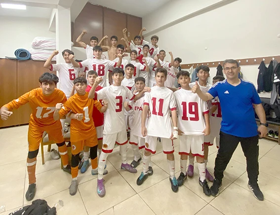 PETROLSPOR ALTYAPISI GELİŞİM LİGİNDE FIRTINA GİBİ ESİYOR