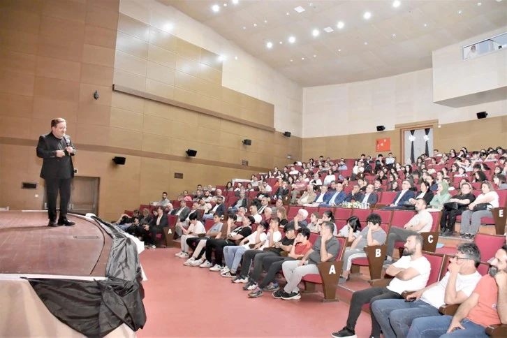ÖĞRENCİLERE ‘MEVLANA VE HİKMET’ KONFERANSI