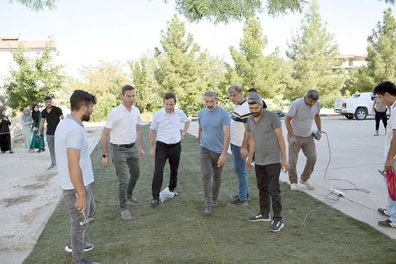 ORTAOKUL BAHÇESİNE HALI SAHA YAPILIYOR
