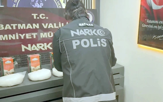OTOBÜSTE 4 KİLO UYUŞTURUCU ELE GEÇİRİLDİ