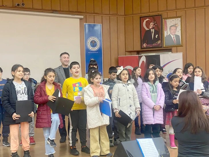 REKTÖR DEMİR, ÇOCUK KOROSU PROVALARINA KATILDI