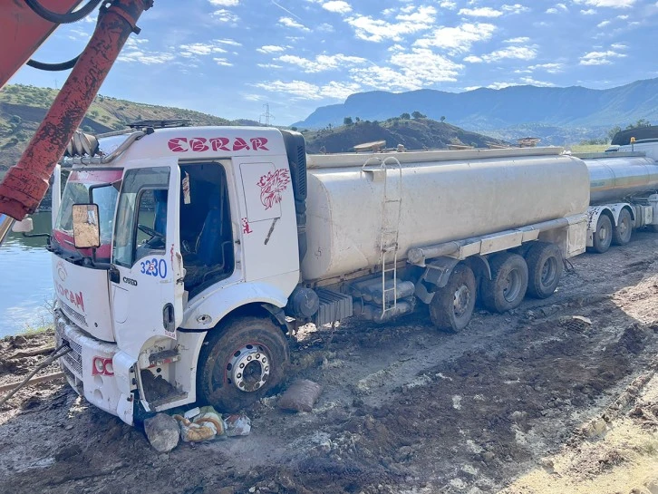 SUYA GÖMÜLEN TANKER BULUNDUĞU YERDEN ÇIKARILDI