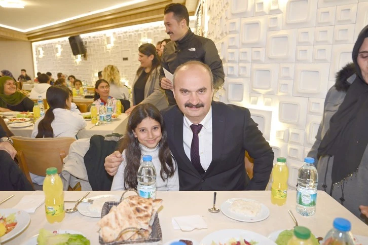 SYDV’DEN YARARLANAN VATANDAŞLARI İFTARDA AĞIRLADI