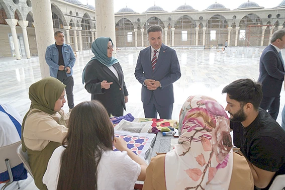 ÜNİVERSİTE CAMİİ AVLUSUNDA ROBOTİK KODLAMA