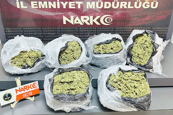 UYUŞTURUCU OPERASYONU: 5 KİLO 400 GRAM SKUNK ELE GEÇİRİLDİ