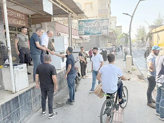 VALİ CANALP’TEN ESNAFA SÜRPRİZ ZİYARET