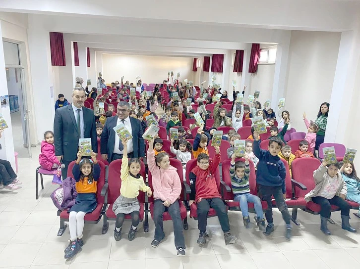 YAZAR ÖZMEN, İYİLİK YOLCULARINA ALTIN HİKAYELERİ ANLATTI
