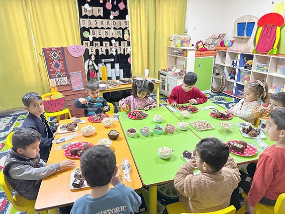 YEŞİLTEPE &Ccedil;ATOM'DA MİNİKLER YERLİ &Uuml;R&Uuml;NLERLE BULUŞTU