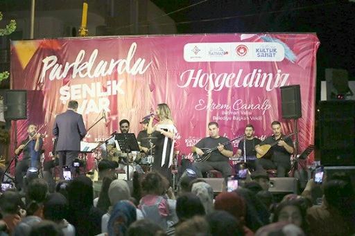 2. GÜLİSTAN CADDESİ'NDE İLK KONSER