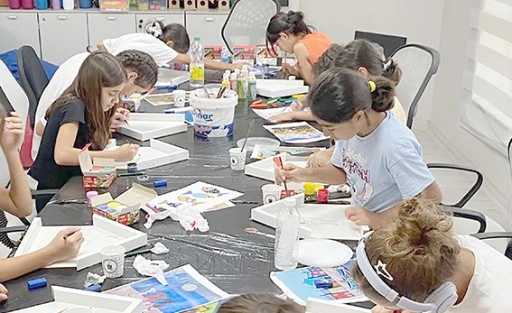 AİLE VE SOSYAL HİZMETLERDEN GELECEĞE SANAT KÖPRÜSÜ