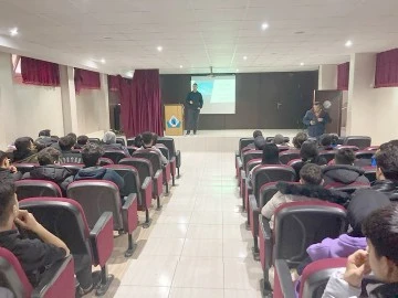 AKADEMİSYENLER ÖĞRENCİLERLE BULUŞTU