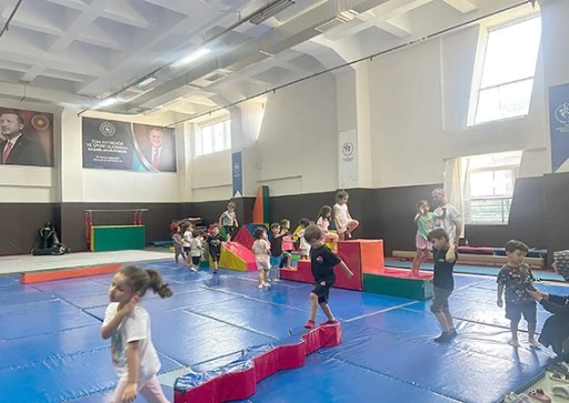 BİNLERCE ÇOCUK VE GENCİN YAZ TATİLİ SPORA DÖNÜŞTÜ