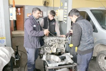 DENEYİMLİ USTALARDAN, STAJYERLERE PRATİK EĞİTİM