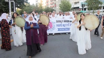 DÜNYA BARIŞ GÜNÜNDE YÜRÜYÜŞ DÜZENLEDİ