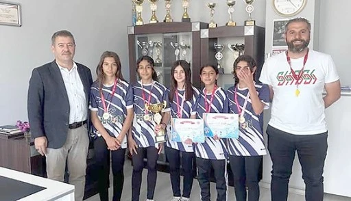 FERNAS ORTAOKULU'NDAN ÇİFTE TÜRKİYE ŞAMPİYONLUĞU