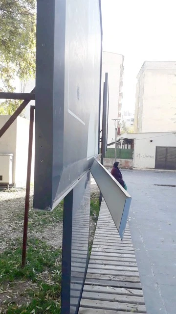 FOTOĞRAF ÇERÇEVELERİNE ZARAR VERDİLER!