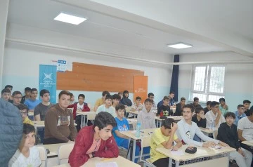 İCATHANE’DE ÖĞRENCİ ALIMLARI İÇİN SINAV YAPILDI