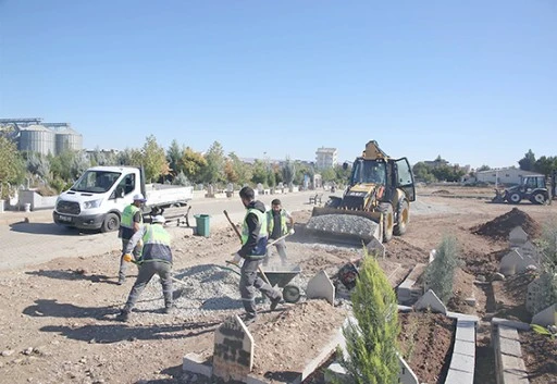 MEZARLIKLARDA KIŞ HAZIRLIKLARI BAŞLADI