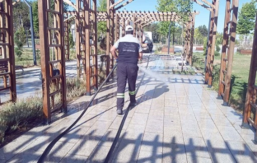 MİLLET BAHÇESİ BAŞTAN SONA TEMİZLENDİ