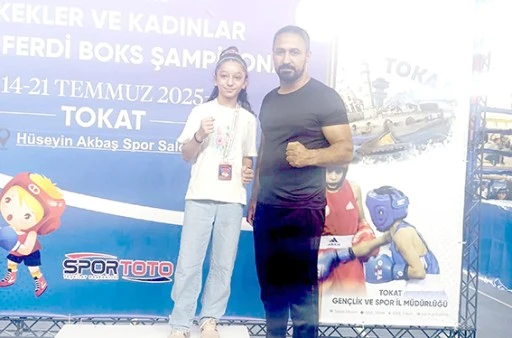 MİNİK BOKSÖRLERDEN TÜRKİYE DERECESİ